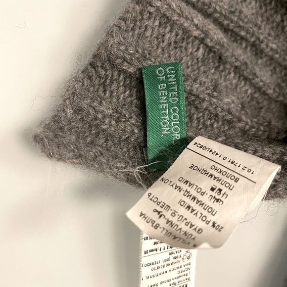 Beautiful scarf in great condition - Picture 1 of 3